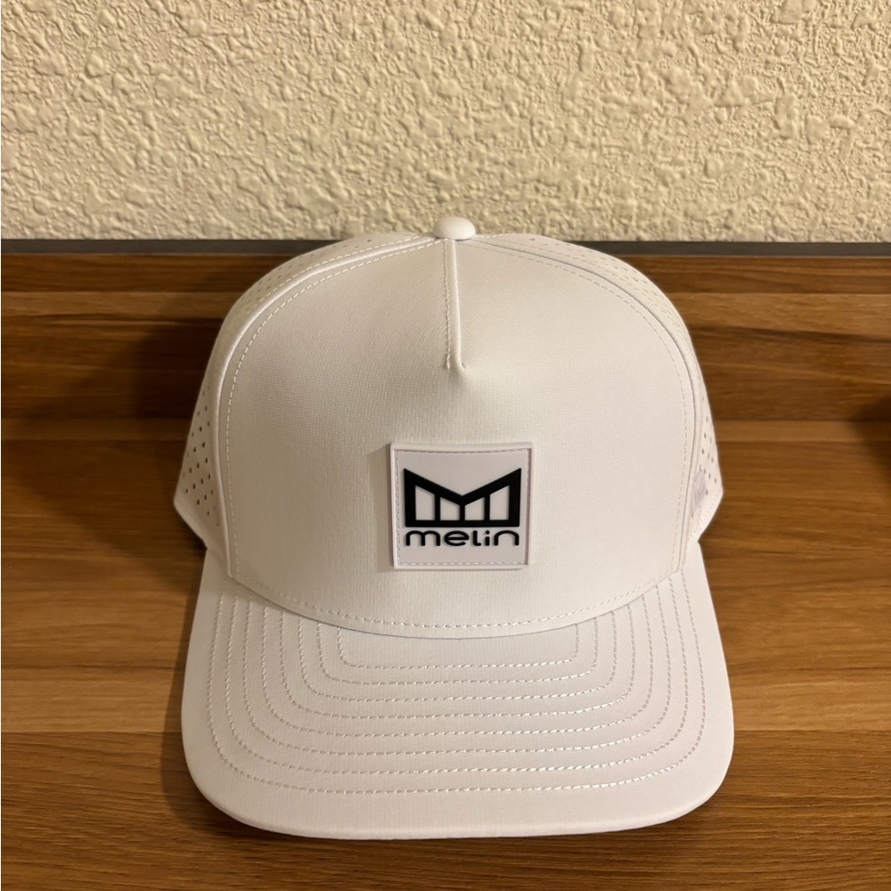 *Brand New* Melin ODYSEA STACKED HYDRO Performance Snapback Hat Size Classic